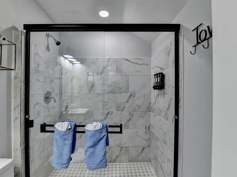 175 Burbank Dr NW #B — Photo 32