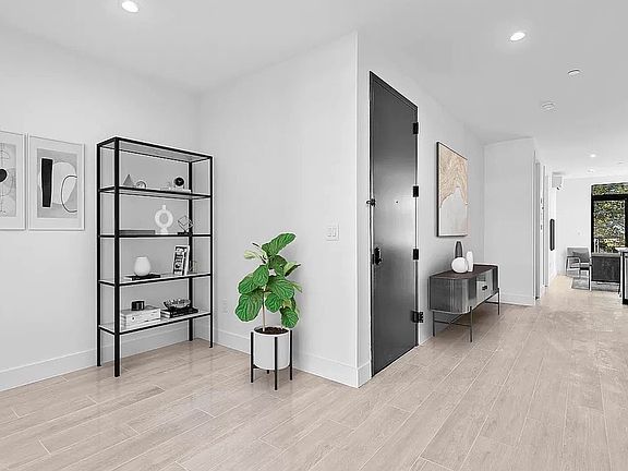 5th image of 368 Weirfield St #6