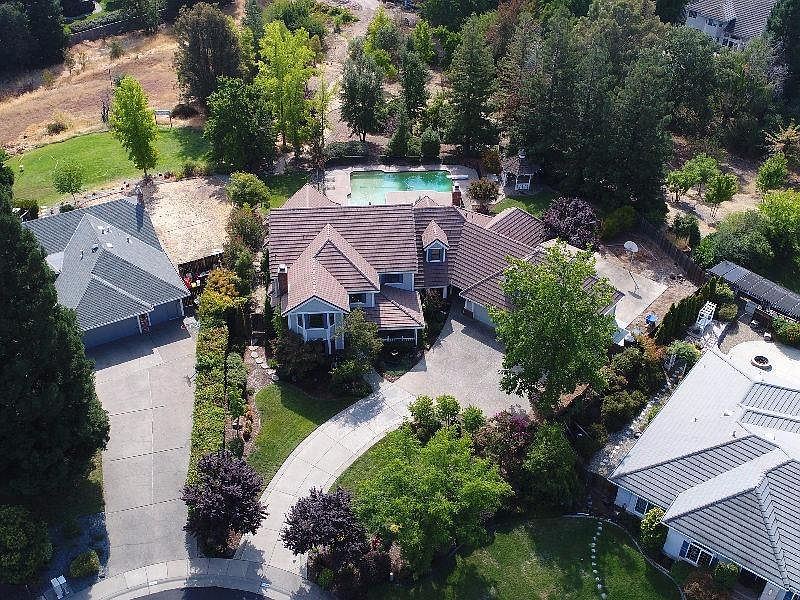 1st image of 202 Golden Hill Ct