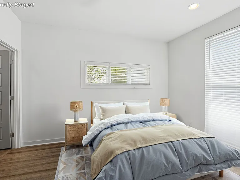 1824 Greentree Ln — Photo 33