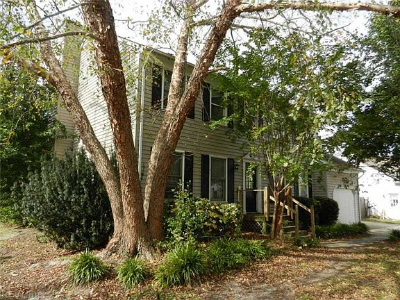 2nd image of 832 Kemp Meadow Dr