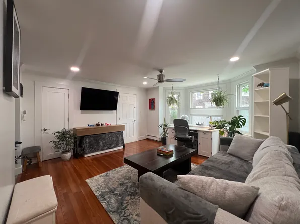 9 Hunting St #1, Cambridge, MA 02141