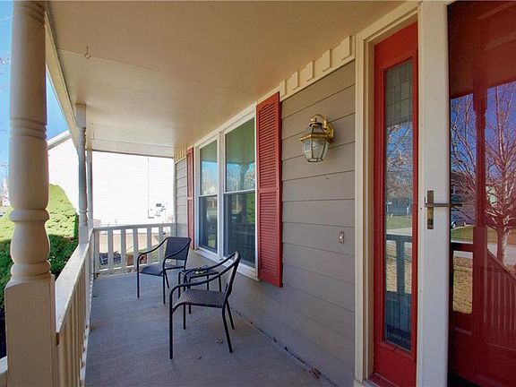 5th image of 627 NE Michael Dr