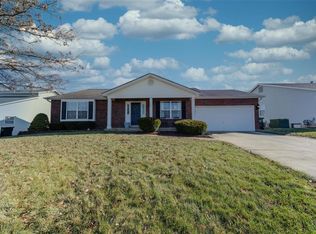 975 Lands End Cir, Saint Charles, MO