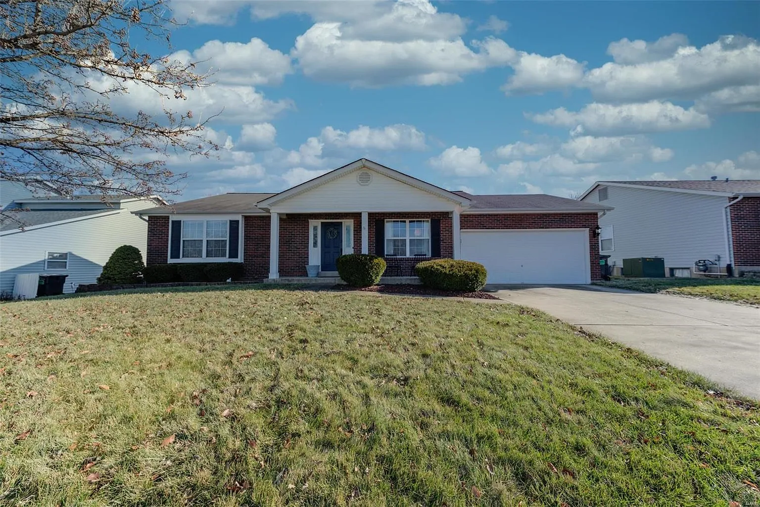 975 Lands End Cir photo 1
