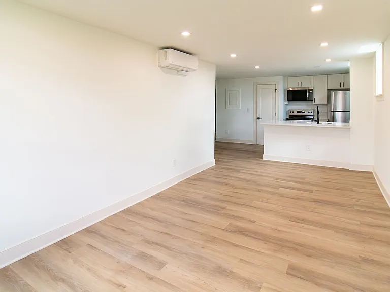 Huntington Apartments — Photo 38