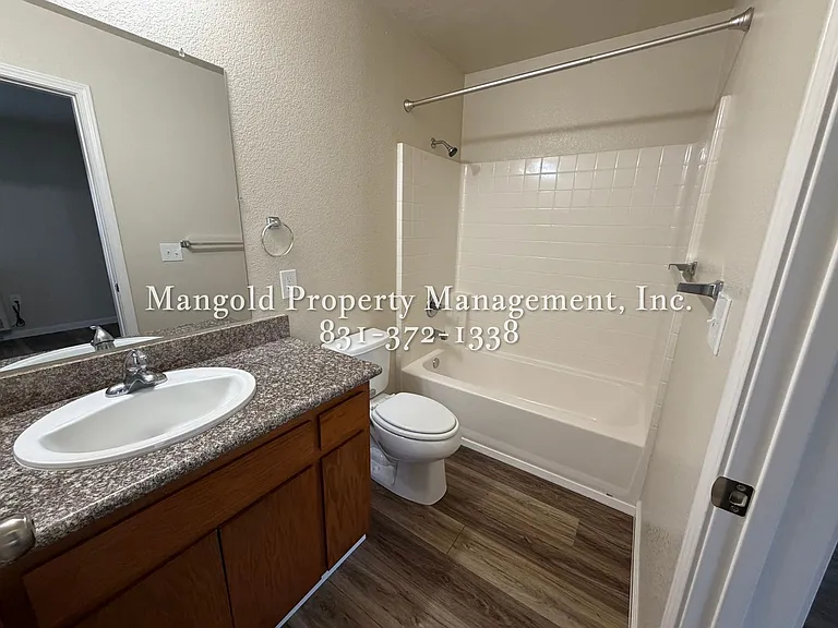 Sunset Park Apartments — Photo 10