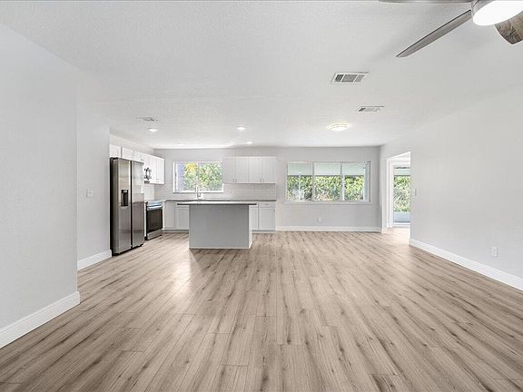 2nd image of 1714 SE Elkhart Terrace