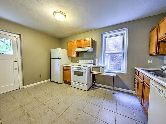 4th image of 3954A Parker Ave