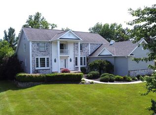 2740 S Canyon Trl, Hinckley, OH 44233