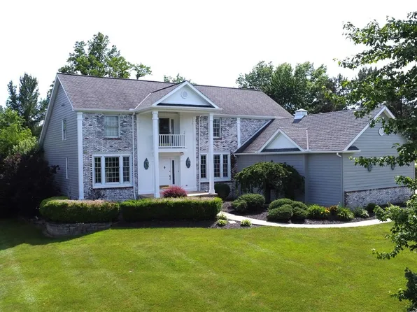 2740 S Canyon Trl, Hinckley, OH 44233