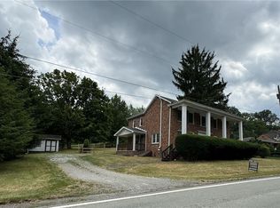 1822 Rostraver Rd, Belle Vernon, PA 15012