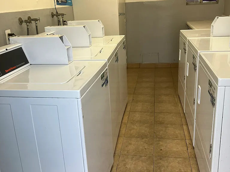 Clean laundry facilities - coin/app pay, open 24/7