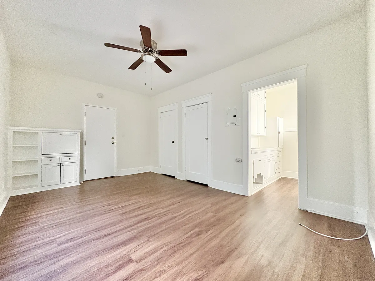 Building Photo - 223 Lime Ave #11