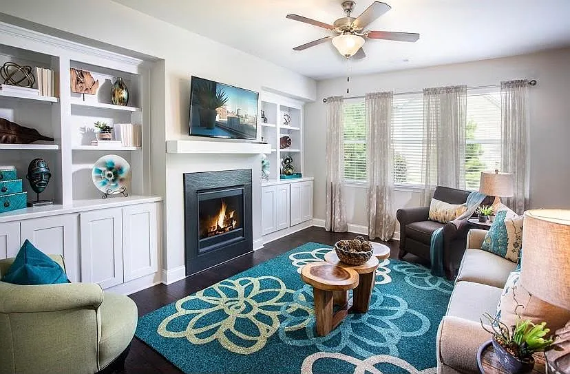 3 bed, 2.5 bath, 1813 sqft, $2,400 — Photo 2