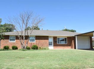 611 N 12th Ave, Fairview, OK 73737