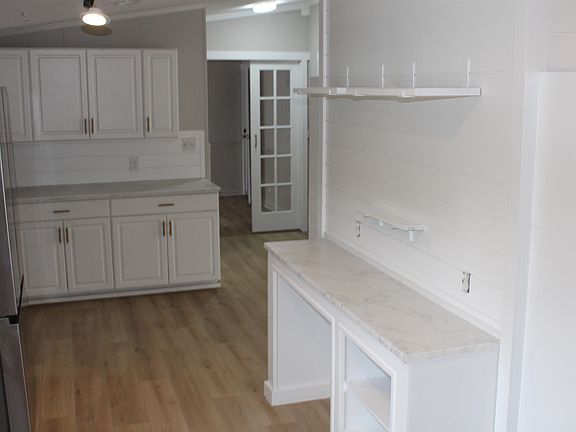 4th image of 1781 Dixie Ct.