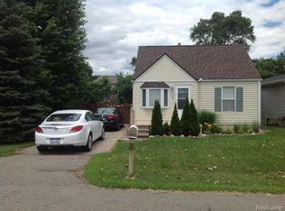 1055 Chopin St, Troy, MI 48083