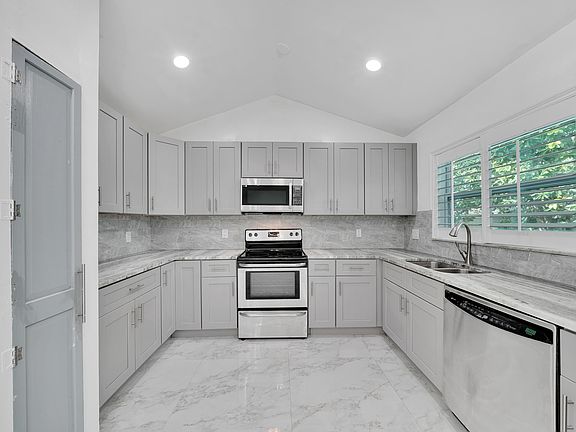 5th image of 724 Avenue Chaumont
