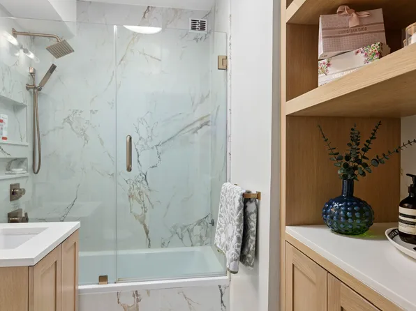 40 East 9th Street image 10 of 16