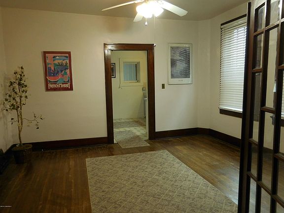 4th image of 1110 E Miller St