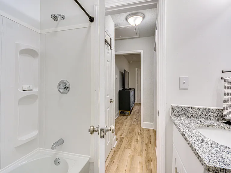 517 Ellwood Dr — Photo 6