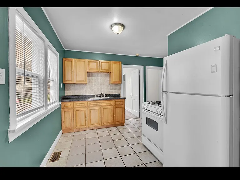 497 Hinman Ave #1 — Photo 3