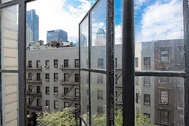 Rented by R New York