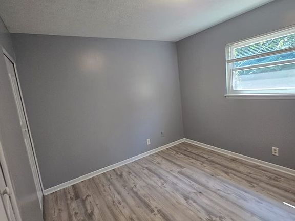 3rd image of 3104 Springfield Dr APT 3