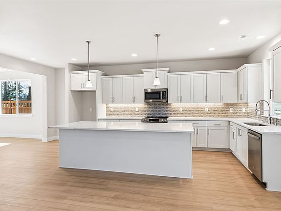 5th image of 14527 204th Avenue E #905