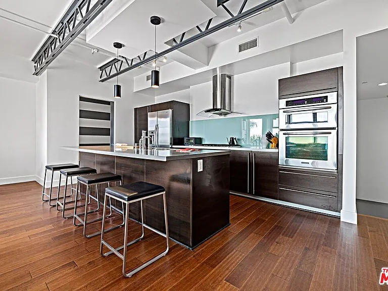 1250 N Harper Ave #416 — Photo 8