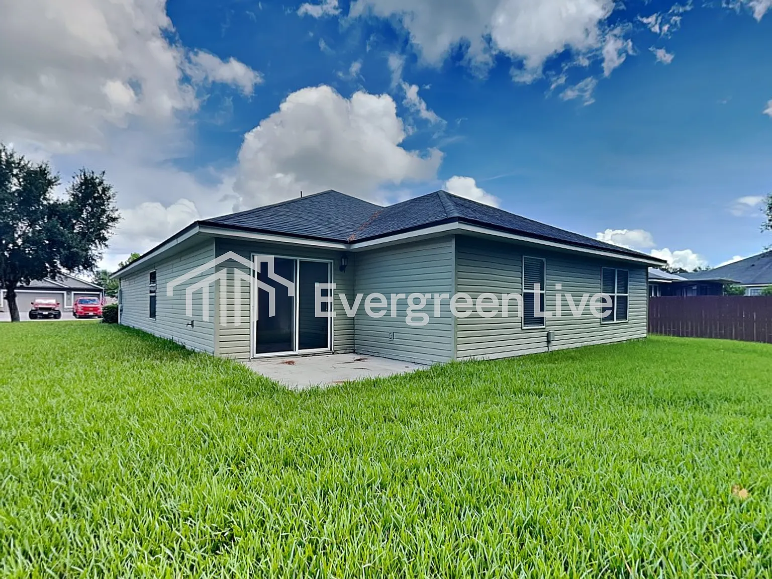 4 bed, 2.0 bath, 2080 sqft, $2,195 — Photo 2