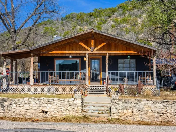 208 Hillside St, Junction, TX 76849