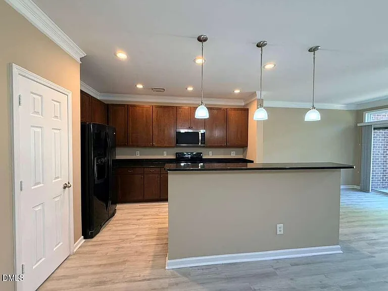 1061 Remington Oaks Cir — Photo 11