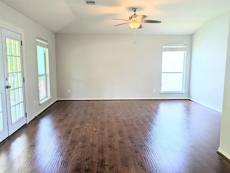 2716 Park Falls Dr — Photo 10