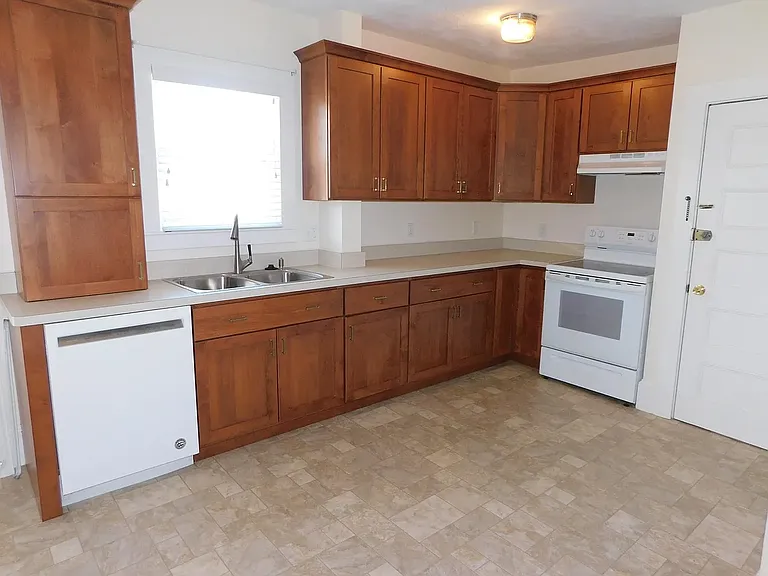 49 Nichols St #1 — Photo 3