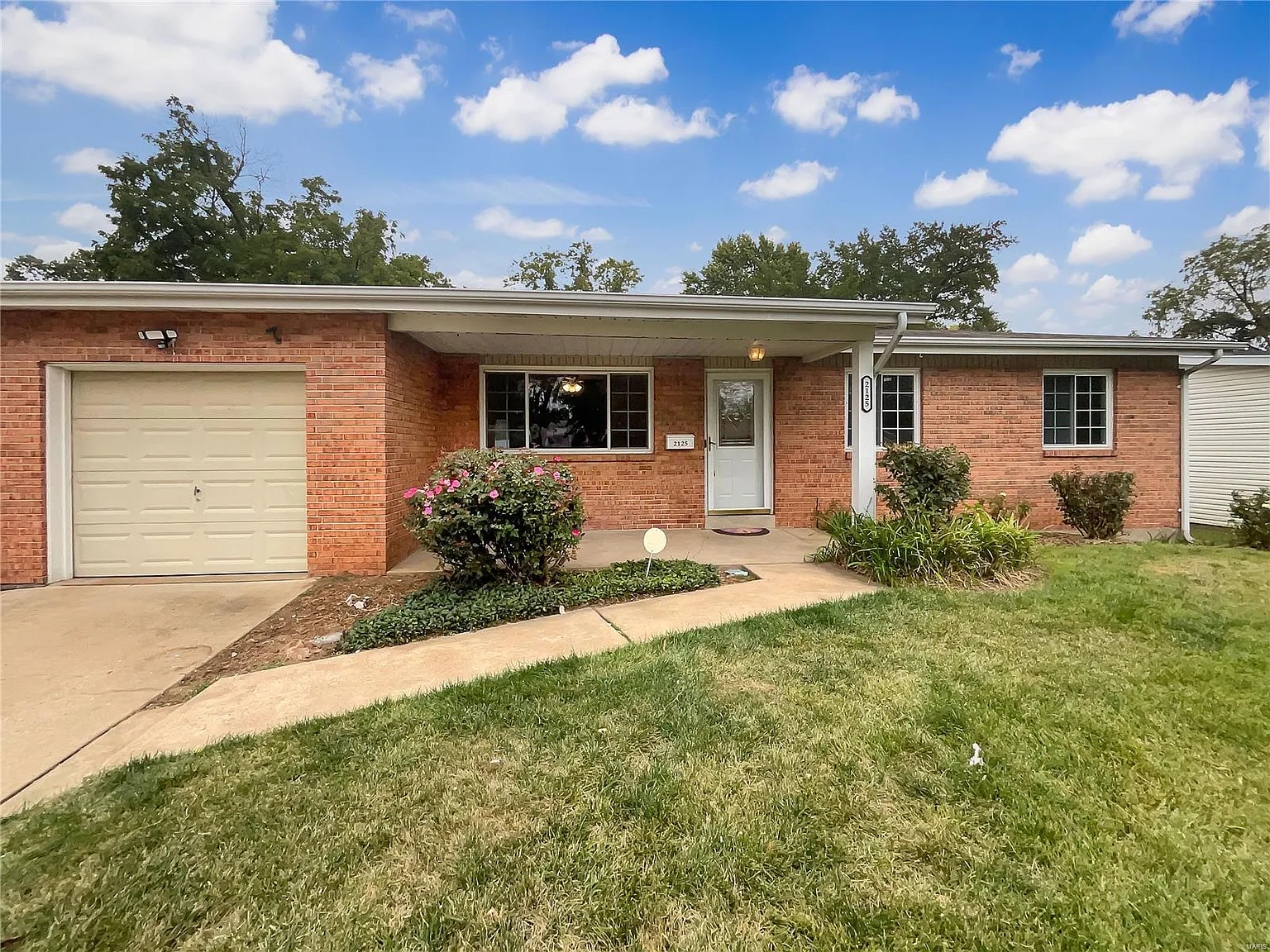 2125 Danelle Dr photo 1