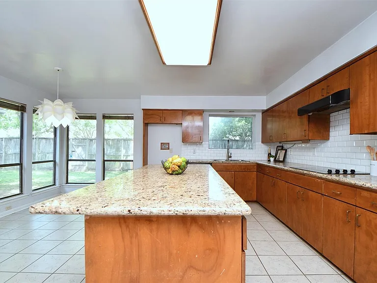7718 Moondance Ln — Photo 10