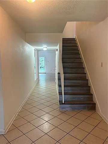 2512 Caswell Ln — Photo 2