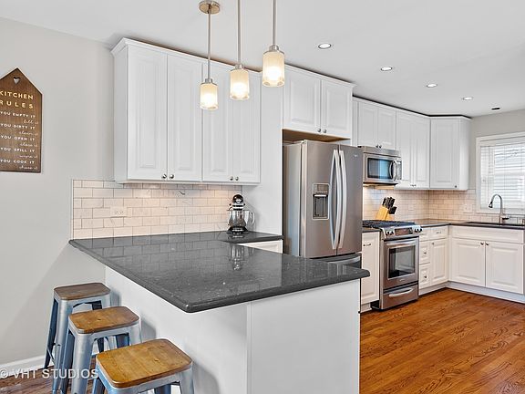 4th image of 3344 N Clifton Ave