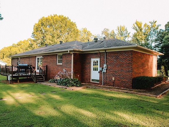 3rd image of 135 Noles Ln