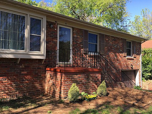 Front of house faces south, lovely morning light - good gardening spot.