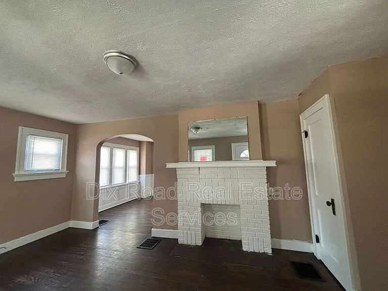 229 Bellaire Ave — Photo 6