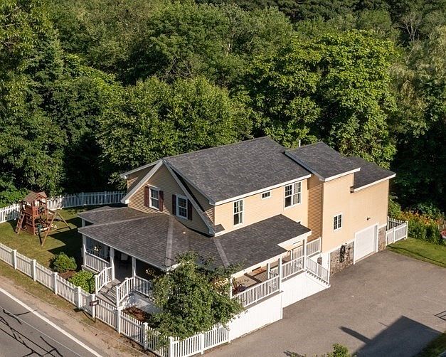 1st image of 440 Lowell St