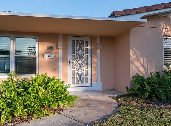 3rd image of 2324 Sunrise Dr SE