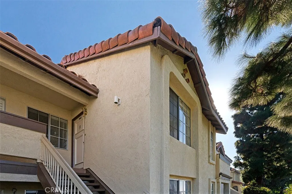 2 bed, 693 sqft, $2,900 — Photo 1