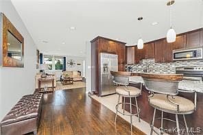 5th image of 37 Troy Ln Floor 1