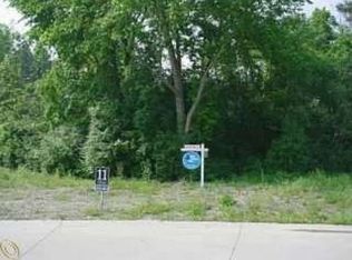 27220 Oxford Dr, Southfield, MI