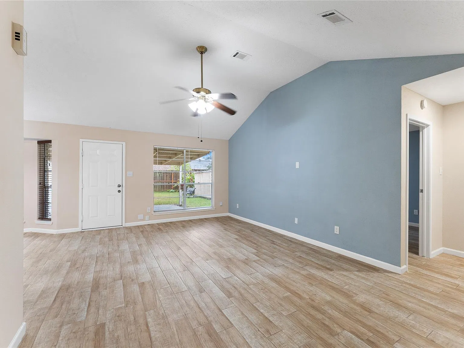 2 bed, 2.0 bath, 1225 sqft, $1,850 — Photo 3