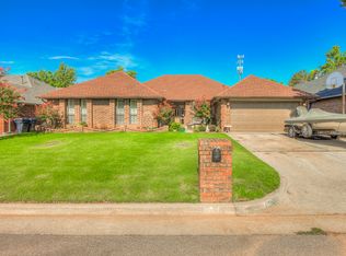 213 Tumbleweed Rd, Yukon, OK 73099